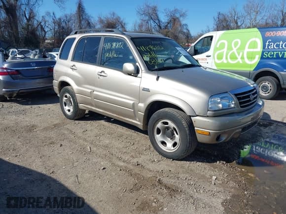 ✅ 2005 Suzuki Grand Vitara LX • VIN: JS3TD62V454200331 • Lot: 41896812. Wystawiony na IAAI z przebiegiem 122 974 mil. Bezpłatny archiwum sprzedaży aukcyjnych z USA i szczegółowy raport historii pojazdu na DreamBid. Zdjęcie 1.
