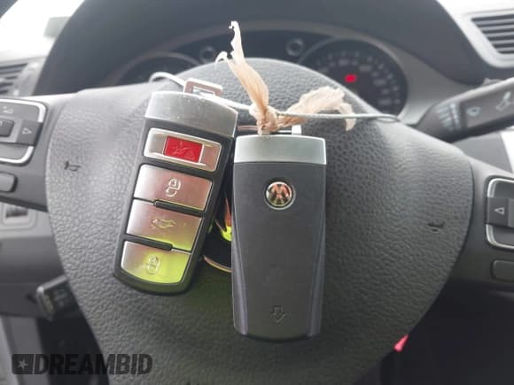 ✅ 2010 Volkswagen CC Sport • VIN: WVWNN7AN4AE562093 • Лот: 43525824. Опубликован ранее на IAAI с пробегом 137 748 миль. Бесплатный доступ к архиву аукционных продаж из США и подробный отчёт об истории автомобиля на DreamBid. Изображение 11.