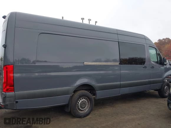 ✅ 2019 Mercedes-Benz Sprinter • VIN: WD4FF1CD3KT011868 • Lot: 43558977. Wystawiony na IAAI z przebiegiem 216 666 mil. Bezpłatny archiwum sprzedaży aukcyjnych z USA i szczegółowy raport historii pojazdu na DreamBid. Zdjęcie 13.