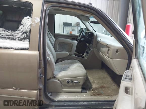 ✅ 2003 Chevrolet Suburban LT • VIN: 1GNFK16Z33J199860 • Лот: 41538369. Опубликован ранее на IAAI с пробегом Не указан. Бесплатный доступ к архиву аукционных продаж из США и подробный отчёт об истории автомобиля на DreamBid. Изображение 5.