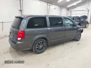 2017 Dodge Grand Caravan SXT z VIN 2C4RDGCGXHR558596, wystawiony jako IAAI lot #43288694 z przebiegiem 90 473 mil mil oraz . Historia ofert i sprzedaży dostępna na DreamBid. Obrazek 4.