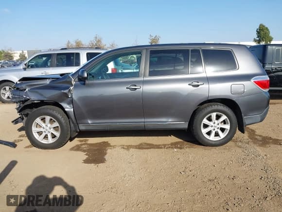 ✅ 2012 Toyota Highlander SE • VIN: 5TDBK3EHXCS100773 • Lot: 43379275. Listed on IAAI with 93,099 mi. Free auction sales archive from the USA and detailed vehicle history report at DreamBid. Image 14.