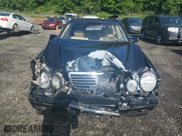 ✅ 2000 Mercedes-Benz E 320/430 4 Matic • VIN: WDBJH82J2YX029602 • Lot: 63522635. Wystawiony na Copart z przebiegiem 121 820 mil. Bezpłatny archiwum sprzedaży aukcyjnych z USA i szczegółowy raport historii pojazdu na DreamBid. Zdjęcie 5.