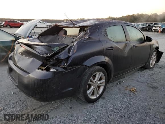 ✅ 2011 Dodge Avenger Heat • VIN: 1B3BD1FG8BN524334 • Лот: 74887154. Опубликован ранее на Copart с пробегом 106 017 миль. Бесплатный доступ к архиву аукционных продаж из США и подробный отчёт об истории автомобиля на DreamBid. Изображение 3.