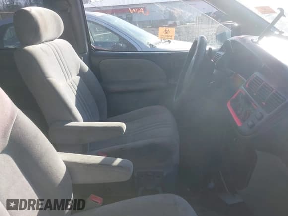 ✅ 1999 Toyota Sienna CE • VIN: 4T3ZF19C0XU151077 • Lot: 41692028. Wystawiony na IAAI z przebiegiem Nie podano. Bezpłatny archiwum sprzedaży aukcyjnych z USA i szczegółowy raport historii pojazdu na DreamBid. Zdjęcie 5.