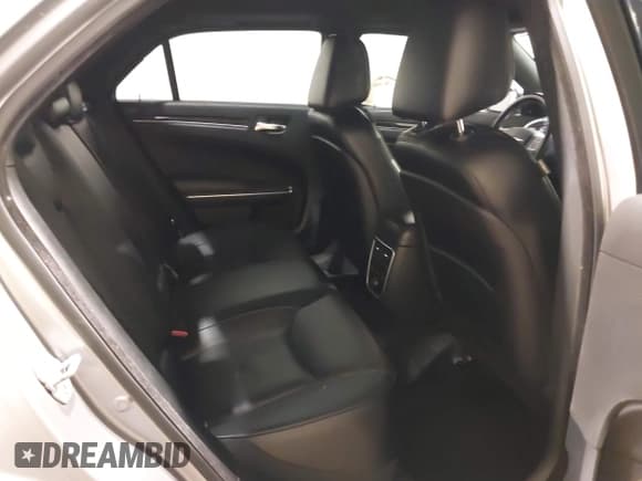 ✅ 2014 Chrysler 300 C • VIN: 2C3CCAKT0EH128635 • Lot: 42318965. Wystawiony na IAAI z przebiegiem 166 731 mil. Bezpłatny archiwum sprzedaży aukcyjnych z USA i szczegółowy raport historii pojazdu na DreamBid. Zdjęcie 8.