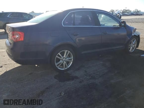 ✅ 2006 Volkswagen Jetta 2.5L • VIN: 3VWRF71K46M711623 • Лот: 92790855. Опубликован ранее на Copart с пробегом 156 215 миль. Бесплатный доступ к архиву аукционных продаж из США и подробный отчёт об истории автомобиля на DreamBid. Изображение 3.