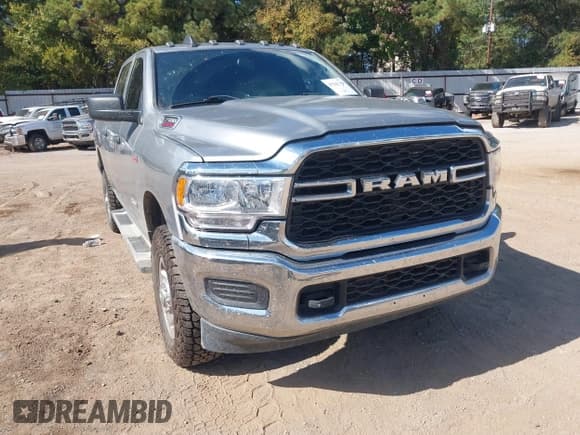 ✅ 2022 Ram 2500 Tradesman • VIN: 3C6UR5CJXNG251224 • Lot: 43541750. Wystawiony na IAAI z przebiegiem 167 400 mil. Bezpłatny archiwum sprzedaży aukcyjnych z USA i szczegółowy raport historii pojazdu na DreamBid. Zdjęcie 6.
