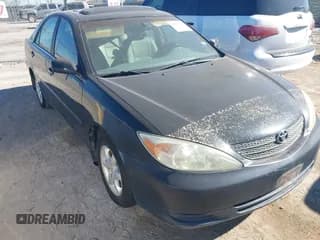 ✅ 2002 Toyota Camry LE • VIN: 4T1BE32KX2U021729 • Lot: 43879542. Wystawiony na IAAI z przebiegiem 179 774 mil. Bezpłatny archiwum sprzedaży aukcyjnych z USA i szczegółowy raport historii pojazdu na DreamBid. Zdjęcie 1.