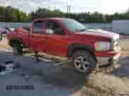 2006 Dodge 1500 Laramie z VIN 1D7HU18266S590856, wystawiony jako Copart lot #70208775 z przebiegiem 210 757 mil mil oraz Szkoda całkowita • Salvage title. Historia ofert i sprzedaży dostępna na DreamBid. Obrazek 4.