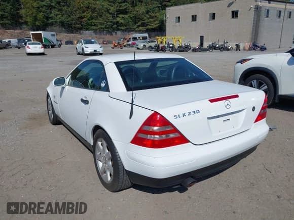 ✅ 2000 Mercedes-Benz SLK 230 Kompressor • VIN: WDBKK47F7YF154250 • Lot: 43209358. Listed on IAAI with 142,003 mi. Free auction sales archive from the USA and detailed vehicle history report at DreamBid. Image 3.