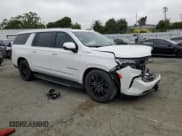 ✅ 2023 Chevrolet Suburban High Country • VIN: 1GNSKGKT3PR482608 • Lot: 54931444. Wystawiony na Copart z przebiegiem 14 382 mil. Bezpłatny archiwum sprzedaży aukcyjnych z USA i szczegółowy raport historii pojazdu na DreamBid. Zdjęcie 4.