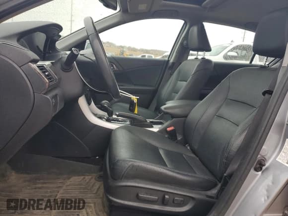 ✅ 2016 Honda Accord EX-L • VIN: 1HGCR2F84GA225314 • Lot: 93287165. Wystawiony na Copart z przebiegiem 100 111 mil. Bezpłatny archiwum sprzedaży aukcyjnych z USA i szczegółowy raport historii pojazdu na DreamBid. Zdjęcie 7.