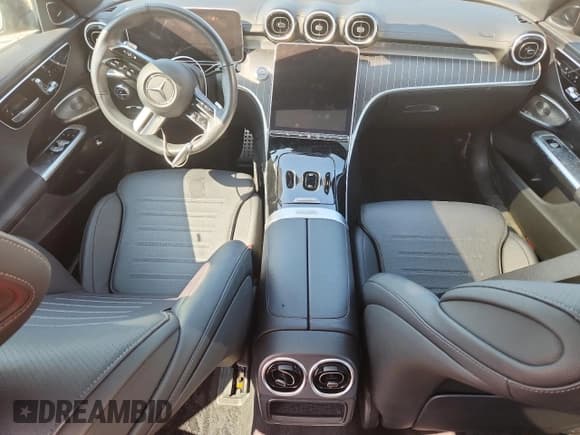 ✅ 2024 Mercedes-Benz C 300 • VIN: W1KAF4HB0RR185990 • Lot: 68674795. Wystawiony na Copart z przebiegiem Nie podano. Bezpłatny archiwum sprzedaży aukcyjnych z USA i szczegółowy raport historii pojazdu na DreamBid. Zdjęcie 8.