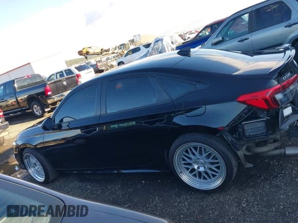 ✅ 2024 Honda Civic Si • VIN: 2HGFE1E59RH476358 • Лот: 43693446. Опубликован ранее на IAAI с пробегом 28 234 миль. Бесплатный доступ к архиву аукционных продаж из США и подробный отчёт об истории автомобиля на DreamBid. Изображение 15.