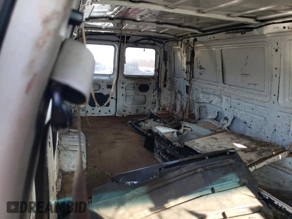 ✅ 2006 Ford Econoline Cargo • VIN: 1FTNS24WX6HB16813 • Лот: 46445835. Опубликован ранее на Copart с пробегом 443 183 миль. Бесплатный доступ к архиву аукционных продаж из США и подробный отчёт об истории автомобиля на DreamBid. Изображение 11.