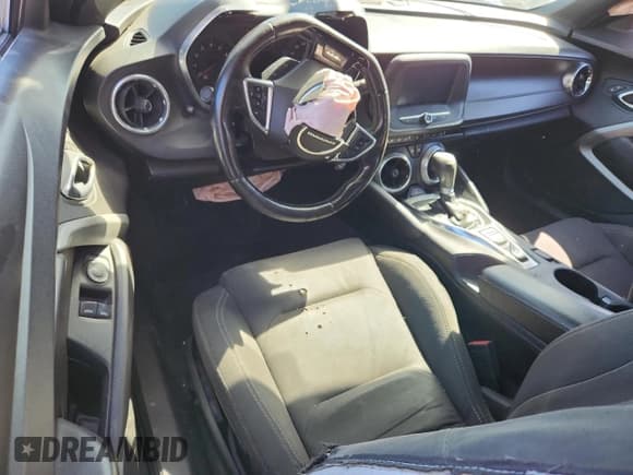 ✅ 2017 Chevrolet Camaro 1LT • VIN: 1G1FB1RX6H0153724 • Лот: 82081695. Опубликован ранее на Copart с пробегом Не указан. Бесплатный доступ к архиву аукционных продаж из США и подробный отчёт об истории автомобиля на DreamBid. Изображение 8.