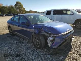 ✅ 2025 Kia K4 LXS • VIN: 3KPFT4DE7SE003969 • Lot: 90684925. Wystawiony na Copart z przebiegiem 8 975 mil. Bezpłatny archiwum sprzedaży aukcyjnych z USA i szczegółowy raport historii pojazdu na DreamBid. Zdjęcie 4.