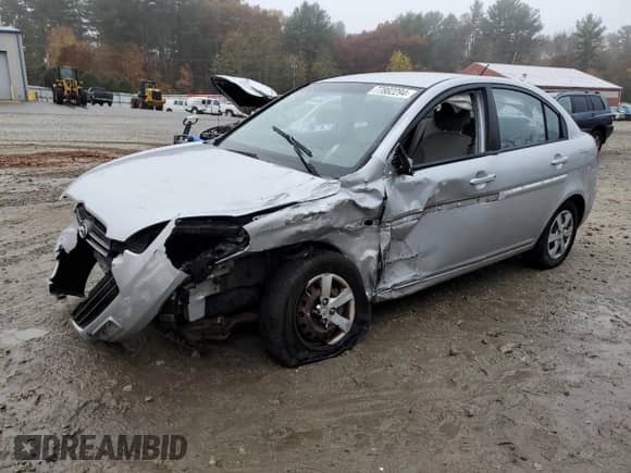 2009 Hyundai Accent Auto GLS z VIN KMHCN46C89U346936, wystawiony jako Copart lot #77882294 z przebiegiem 118 058 mil mil oraz Czysty tytuł • Clean title. Historia ofert i sprzedaży dostępna na DreamBid. Obrazek 1.