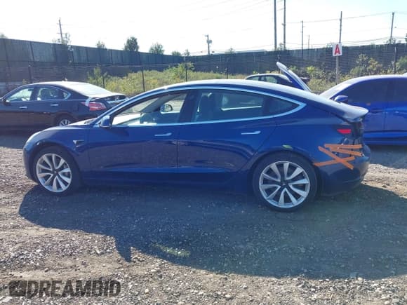 ✅ 2020 Tesla Model 3 Standard Range Plus • VIN: 5YJ3E1EA9LF598603 • Lot: 43329893. Wystawiony na IAAI z przebiegiem 155 223 mil. Bezpłatny archiwum sprzedaży aukcyjnych z USA i szczegółowy raport historii pojazdu na DreamBid. Zdjęcie 14.