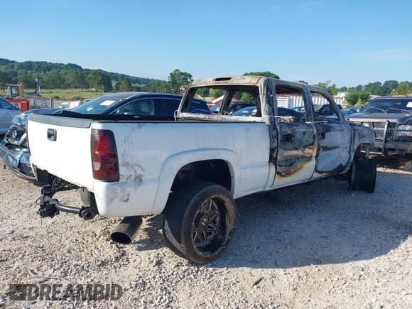 ✅ 2005 Chevrolet Silverado 2500HD LS • VIN: 1GCHK23295F869738 • Lot: 39714798. Wystawiony na IAAI z przebiegiem Nie podano. Bezpłatny archiwum sprzedaży aukcyjnych z USA i szczegółowy raport historii pojazdu na DreamBid. Zdjęcie 4.
