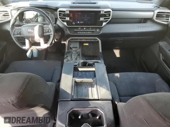 ✅ 2025 Toyota Tundra SR • VIN: 5TFLA5AB0SX043299 • Lot: 81036095. Listed on Copart with 7,372 mi. Free auction sales archive from the USA and detailed vehicle history report at DreamBid. Image 8.