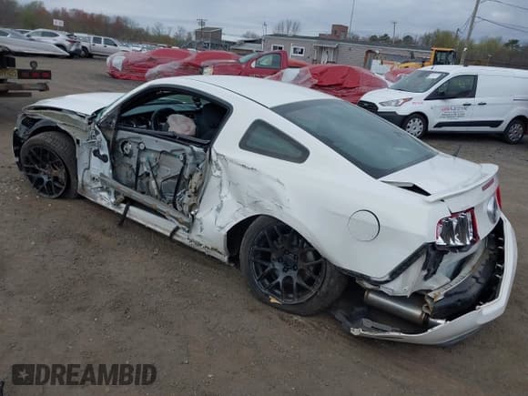 ✅ 2010 Ford Mustang GT • VIN: 1ZVBP8CH9A5123219 • Lot: 42055174. Listed on IAAI with 139,522 mi. Free auction sales archive from the USA and detailed vehicle history report at DreamBid. Image 3.