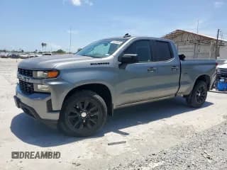 ✅ 2021 Chevrolet Silverado 1500 Custom • VIN: 1GCRWBEK1MZ112044 • Lot: 64659405. Wystawiony na Copart z przebiegiem 71 591 mil. Bezpłatny archiwum sprzedaży aukcyjnych z USA i szczegółowy raport historii pojazdu na DreamBid. Zdjęcie 1.