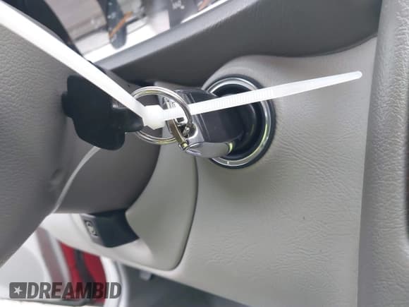 ✅ 2001 Mercedes-Benz CLK 320/430 • VIN: WDBLJ65G31F180395 • Лот: 41603431. Опубликован ранее на IAAI с пробегом 203 805 миль. Бесплатный доступ к архиву аукционных продаж из США и подробный отчёт об истории автомобиля на DreamBid. Изображение 11.