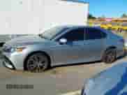 2022 Toyota Camry SE z VIN 4T1G11AKXNU712139, wystawiony jako IAAI lot #43506666 z przebiegiem 13 941 mil mil oraz . Historia ofert i sprzedaży dostępna na DreamBid. Obrazek 14.