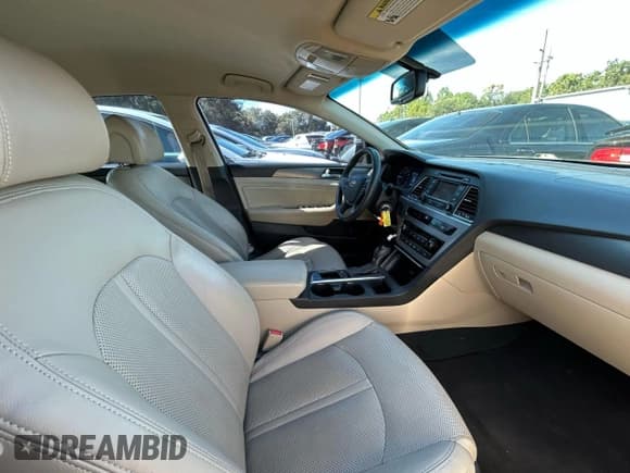 ✅ 2015 Hyundai Sonata Sport • VIN: 5NPE34AF5FH021249 • Lot: 92726805. Listed on Copart with 140,395 mi. Free auction sales archive from the USA and detailed vehicle history report at DreamBid. Image 5.