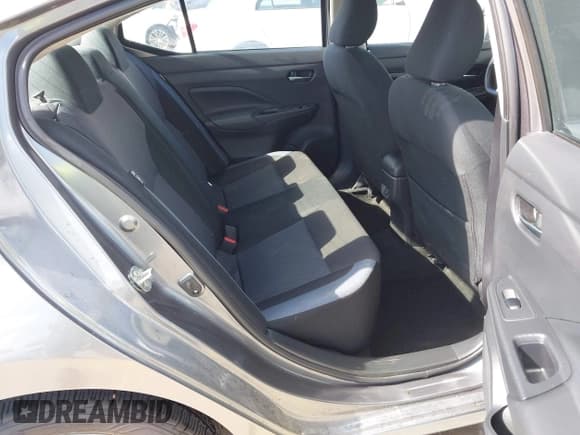 ✅ 2024 Nissan Versa SV • VIN: 3N1CN8EVXRL831946 • Лот: 43394629. Опубликован ранее на IAAI с пробегом 81 282 миль. Бесплатный доступ к архиву аукционных продаж из США и подробный отчёт об истории автомобиля на DreamBid. Изображение 8.