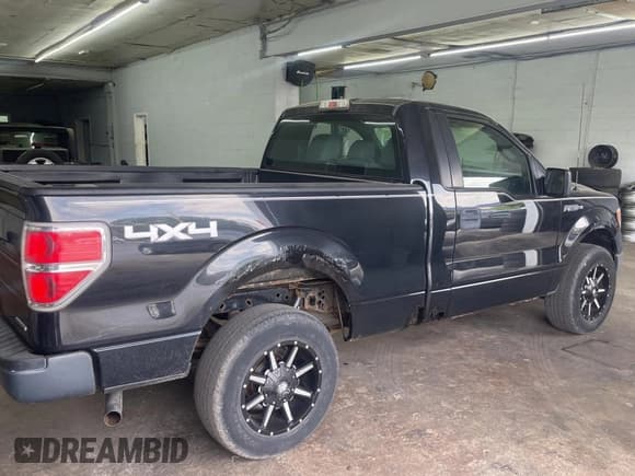 ✅ 2014 Ford F-150 XL • VIN: 1FTMF1EM5EFA86587 • Лот: 64393115. Опубликован ранее на Copart с пробегом 165 549 миль. Бесплатный доступ к архиву аукционных продаж из США и подробный отчёт об истории автомобиля на DreamBid. Изображение 4.