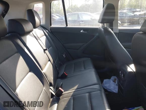 ✅ 2017 Volkswagen Tiguan S • VIN: WVGBV7AX1HK000177 • Lot: 42181456. Listed on IAAI with 179,396 mi. Free auction sales archive from the USA and detailed vehicle history report at DreamBid. Image 8.