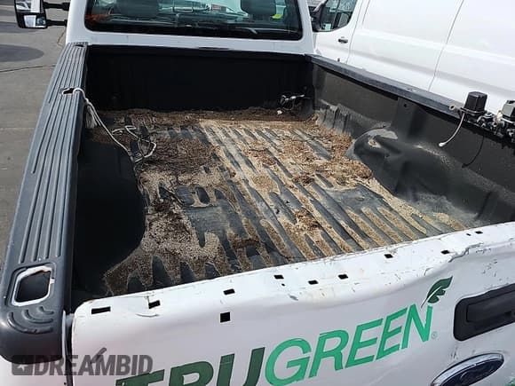 ✅ 2011 Ford F-350 XL • VIN: 1FTBF3A61BEB67615 • Lot: 42143546. Wystawiony na IAAI z przebiegiem 159 555 mil. Bezpłatny archiwum sprzedaży aukcyjnych z USA i szczegółowy raport historii pojazdu na DreamBid. Zdjęcie 1.