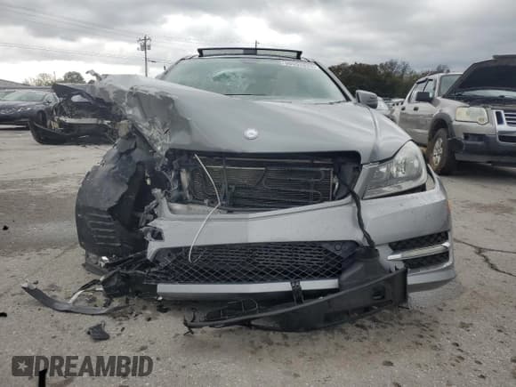 ✅ 2013 Mercedes-Benz C 250 • VIN: WDDGJ4HB9DF946888 • Lot: 90693825. Wystawiony na Copart z przebiegiem 88 385 mil. Bezpłatny archiwum sprzedaży aukcyjnych z USA i szczegółowy raport historii pojazdu na DreamBid. Zdjęcie 5.