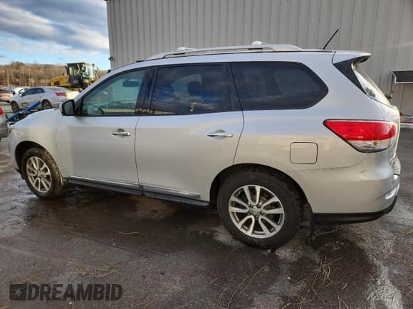 ✅ 2016 Nissan Pathfinder SV • VIN: 5N1AR2MM3GC604472 • Lot: 92615485. Listed on Copart with 82,320 mi. Free auction sales archive from the USA and detailed vehicle history report at DreamBid. Image 2.