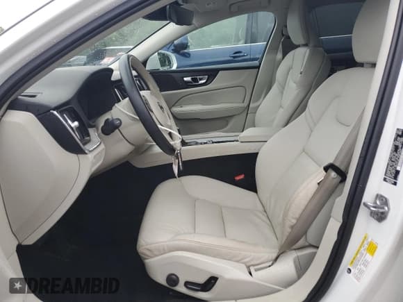 ✅ 2021 Volvo V60 • VIN: YV4102WK7M1078426 • Lot: 63645835. Wystawiony na Copart z przebiegiem 20 759 mil. Bezpłatny archiwum sprzedaży aukcyjnych z USA i szczegółowy raport historii pojazdu na DreamBid. Zdjęcie 7.