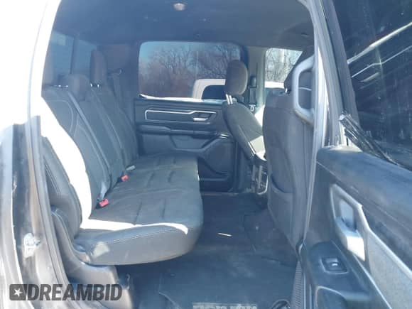 2020 Ram 1500 Big Horn z VIN 1C6SRFFT9LN102575, wystawiony jako IAAI lot #41429697 z przebiegiem 22 mil mil oraz . Historia ofert i sprzedaży dostępna na DreamBid. Obrazek 8.