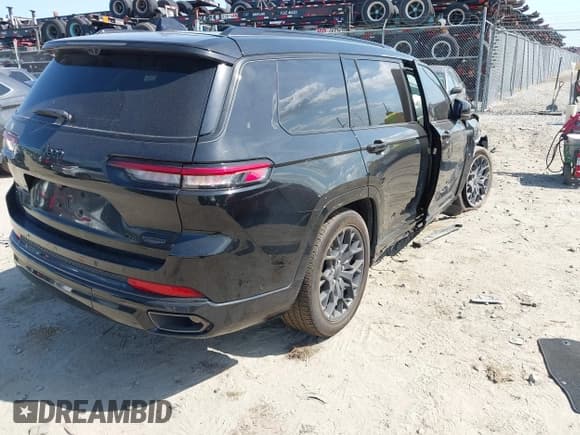 ✅ 2024 Jeep Grand Cherokee Summit • VIN: 1C4RJKEG2R8530510 • Lot: 42156009. Listed on IAAI with 21,640 mi. Free auction sales archive from the USA and detailed vehicle history report at DreamBid. Image 4.