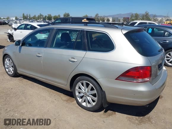 ✅ 2014 Volkswagen Jetta TDI w/Sunroof & Nav • VIN: 3VWPL7AJ9EM624287 • Lot: 42874434. Listed on IAAI with 193,345 mi. Free auction sales archive from the USA and detailed vehicle history report at DreamBid. Image 3.