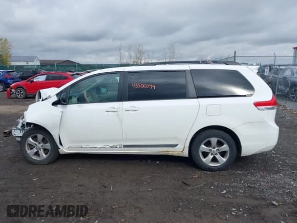 ✅ 2011 Toyota Sienna LE • VIN: 5TDKK3DC5BS115685 • Lot: 43502044. Listed on IAAI with 192,276 mi. Free auction sales archive from the USA and detailed vehicle history report at DreamBid. Image 14.