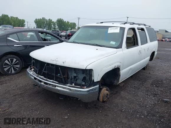 ✅ 2003 Chevrolet Suburban LT • VIN: 3GNGK26U63G271392 • Лот: 39996881. Опубликован ранее на IAAI с пробегом 209 745 миль. Бесплатный доступ к архиву аукционных продаж из США и подробный отчёт об истории автомобиля на DreamBid. Изображение 2.