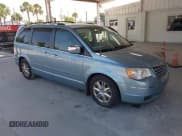 ✅ 2010 Chrysler Town & Country Limited • VIN: 2A4RR7DX4AR451835 • Lot: 42292260. Wystawiony na IAAI z przebiegiem 184 666 mil. Bezpłatny archiwum sprzedaży aukcyjnych z USA i szczegółowy raport historii pojazdu na DreamBid. Zdjęcie 1.