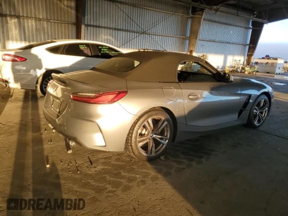 ✅ 2024 BMW Z4 sDrive30i • VIN: WBAHF3C07RWY33249 • Lot: 85944365. Wystawiony na Copart z przebiegiem 7 721 mil. Bezpłatny archiwum sprzedaży aukcyjnych z USA i szczegółowy raport historii pojazdu na DreamBid. Zdjęcie 3.