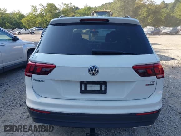 ✅ 2018 Volkswagen Tiguan S • VIN: 3VV0B7AX6JM119959 • Lot: 42967527. Listed on IAAI with 140,935 mi. Free auction sales archive from the USA and detailed vehicle history report at DreamBid. Image 16.