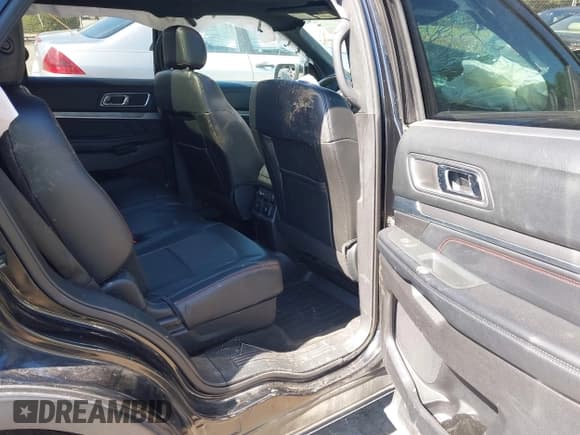 ✅ 2017 Ford Explorer Sport • VIN: 1FM5K8GT1HGD23504 • Lot: 43238339. Wystawiony na IAAI z przebiegiem Nie podano. Bezpłatny archiwum sprzedaży aukcyjnych z USA i szczegółowy raport historii pojazdu na DreamBid. Zdjęcie 8.