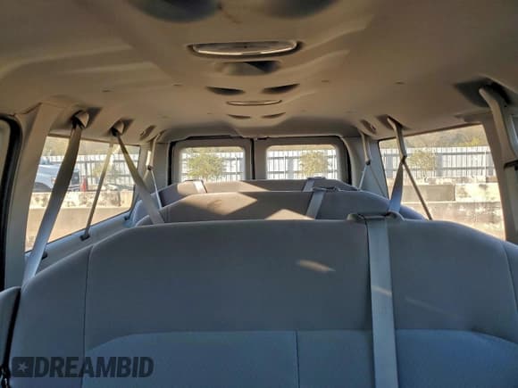 ✅ 2012 Ford Econoline Passenger XLT • VIN: 1FBNE3BL3CDA93632 • Lot: 91743565. Wystawiony na Copart z przebiegiem 37 010 mil. Bezpłatny archiwum sprzedaży aukcyjnych z USA i szczegółowy raport historii pojazdu na DreamBid. Zdjęcie 10.