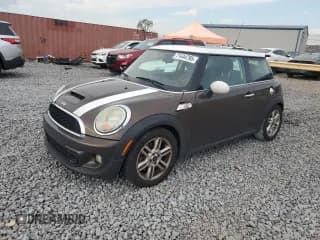 ✅ 2011 MINI Hardtop S • VIN: WMWSV3C58BTY11840 • Lot: 71444795. Wystawiony na Copart z przebiegiem 118 893 mil. Bezpłatny archiwum sprzedaży aukcyjnych z USA i szczegółowy raport historii pojazdu na DreamBid. Zdjęcie 1.