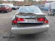 ✅ 2000 Toyota Camry CE • VIN: 4T1BG22K8YU633005 • Lot: 43546185. Wystawiony na IAAI z przebiegiem 240 688 mil. Bezpłatny archiwum sprzedaży aukcyjnych z USA i szczegółowy raport historii pojazdu na DreamBid. Zdjęcie 6.